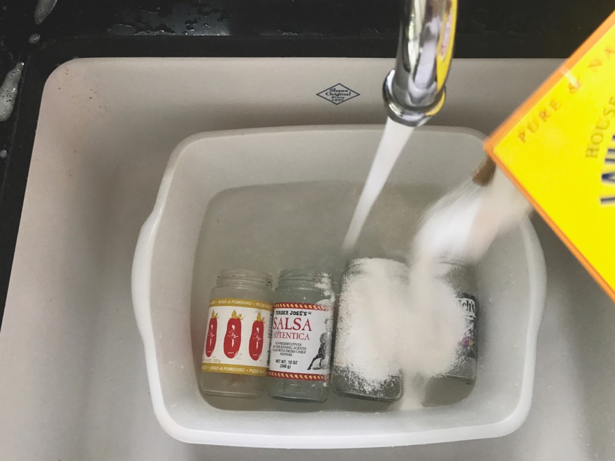 Arm-and-Hammer-Super-Washing-Soda-how-to-remove-labels-from-jars