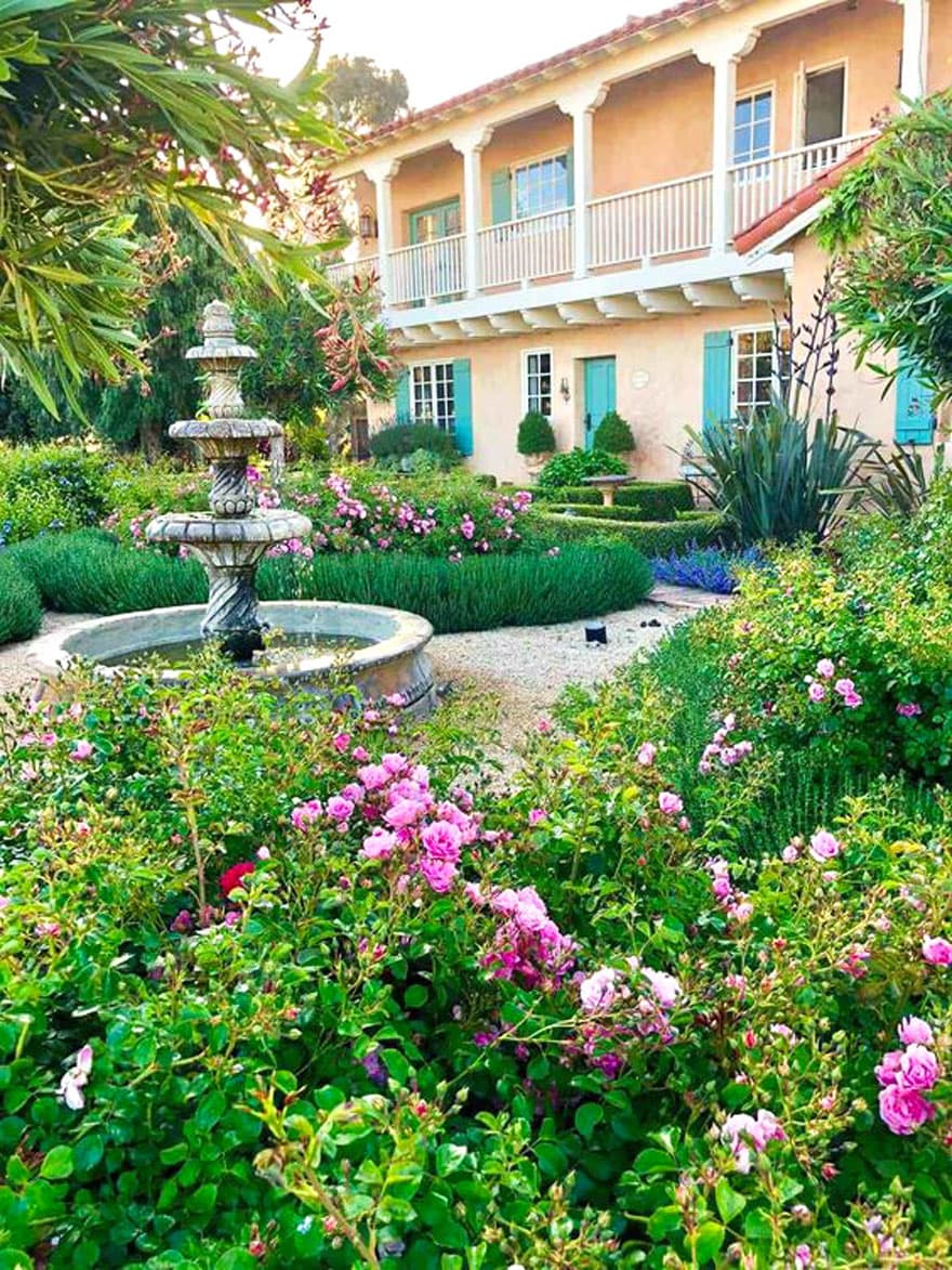 garden, fountain, house with green shutters