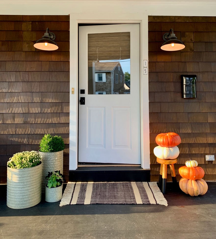 white-door-pumpkins-on-stool-planters-rug