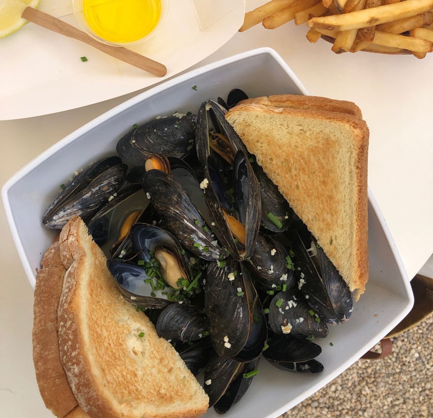 mussels and toast