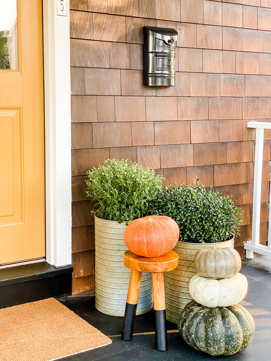Lifestyle Blogger Annie Diamond shares her newly painted door just for fall! 