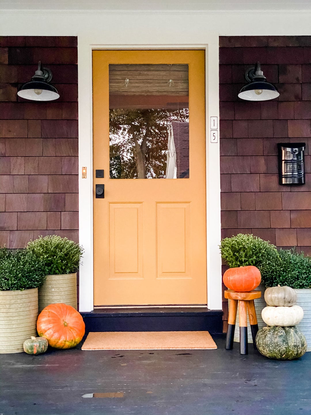 Lifestyle Blogger Annie Diamond shares her newly painted door just for fall!