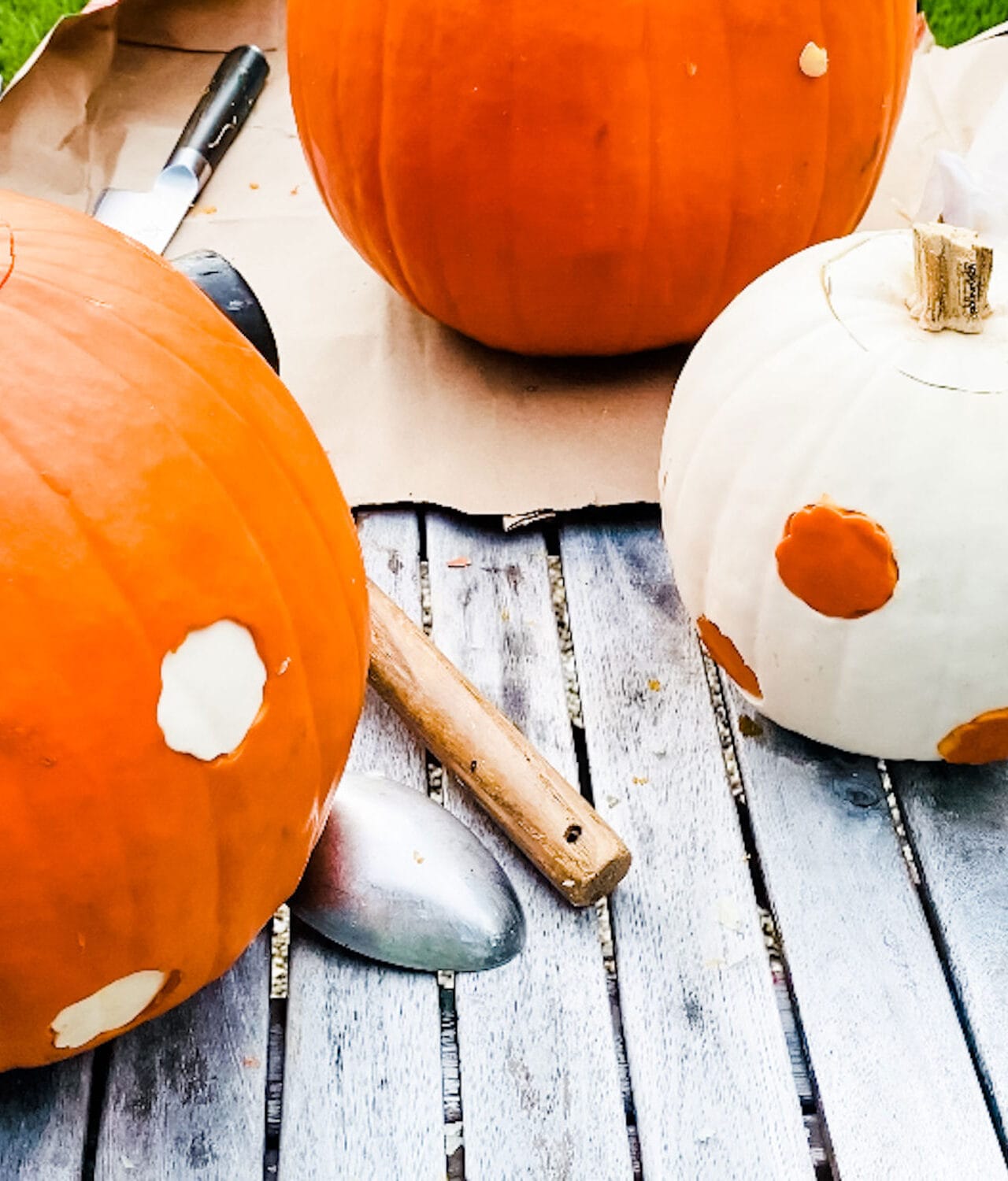 How cute are these pumpkins using cookie cutters?!