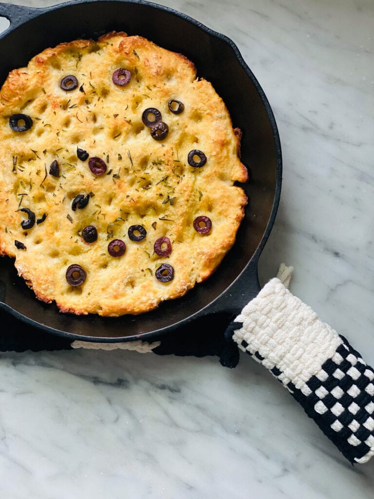 I love making homemade focaccia bread and this recipe with only 3 ingredients is o easy and quick to make.