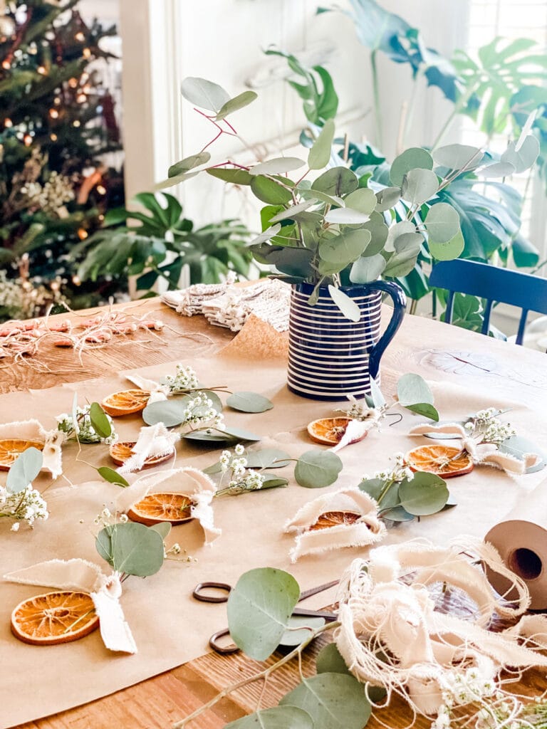 Make dried orange slice ornaments for an all-natural inspired Christmas.