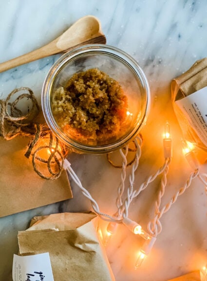 make this easy gingerbread body scrub to give or keep!