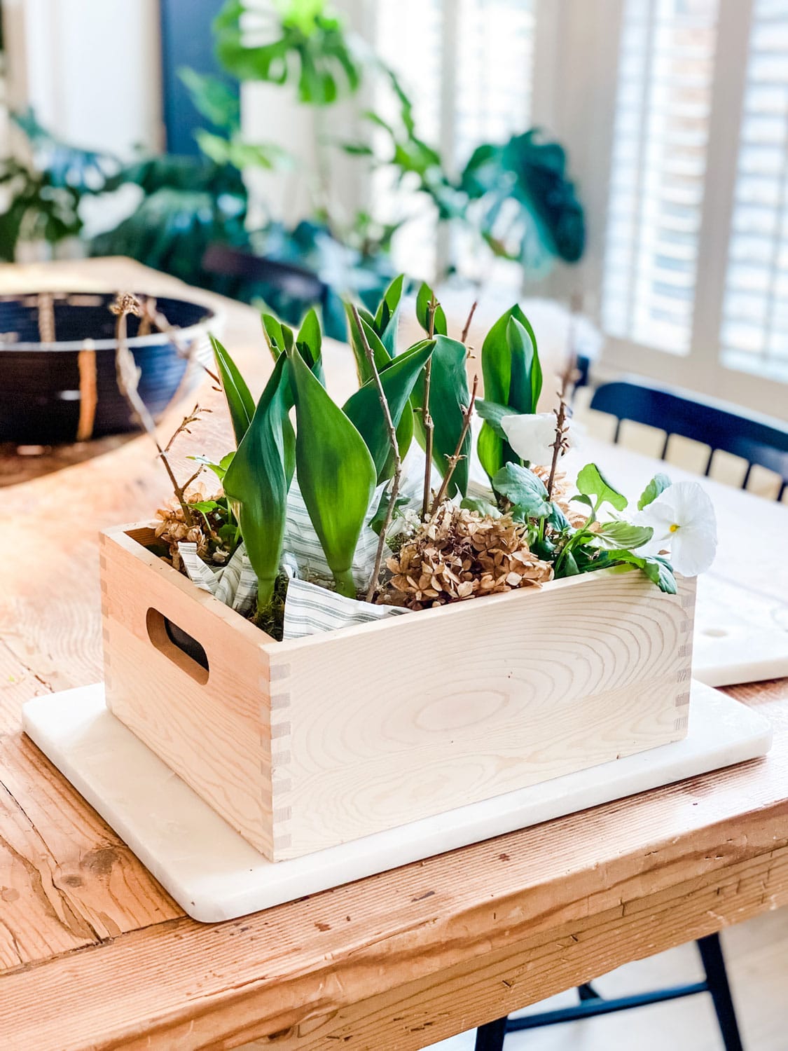 Make an easy indoor spring planter box with simple supplies