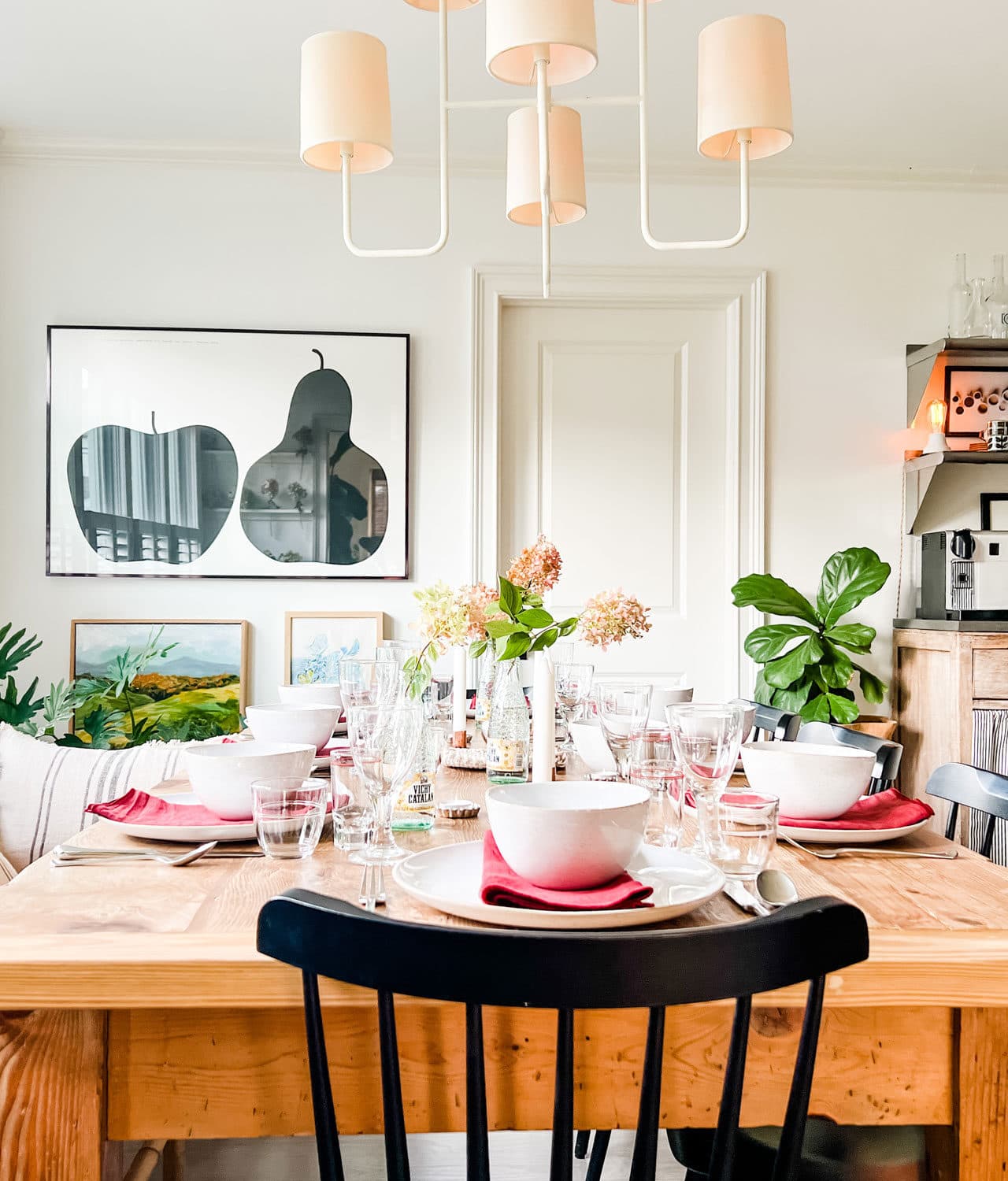 A Casual & Sustainable Thanksgiving Table