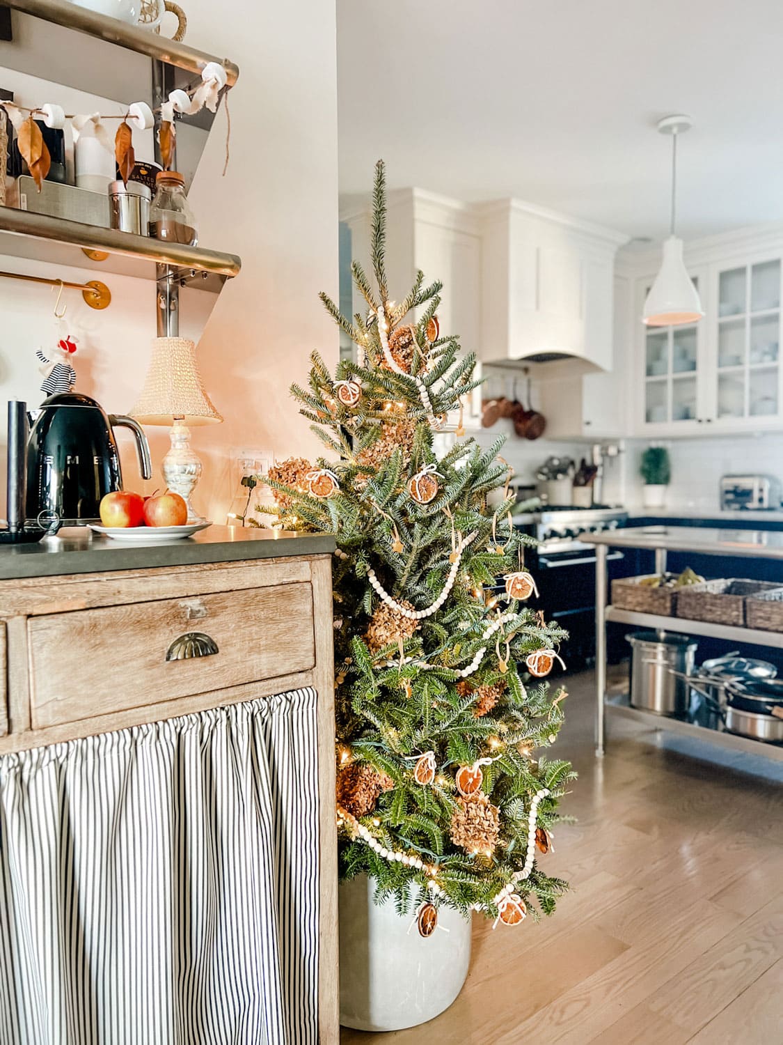 https://mostlovelythings.com/wp-content/uploads/2022/11/small-christmas-tree-kitchen.jpg