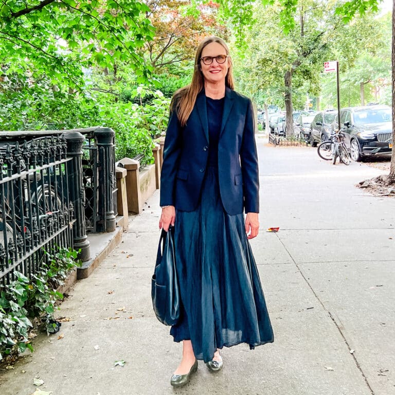 woman wearing all black maxi skirt.