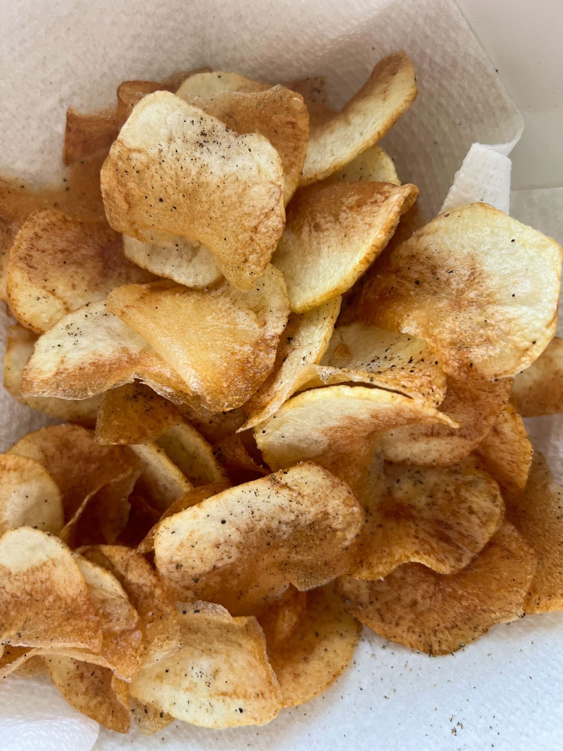 https://mostlovelythings.com/wp-content/uploads/2023/10/homemade-potato-chips.jpg