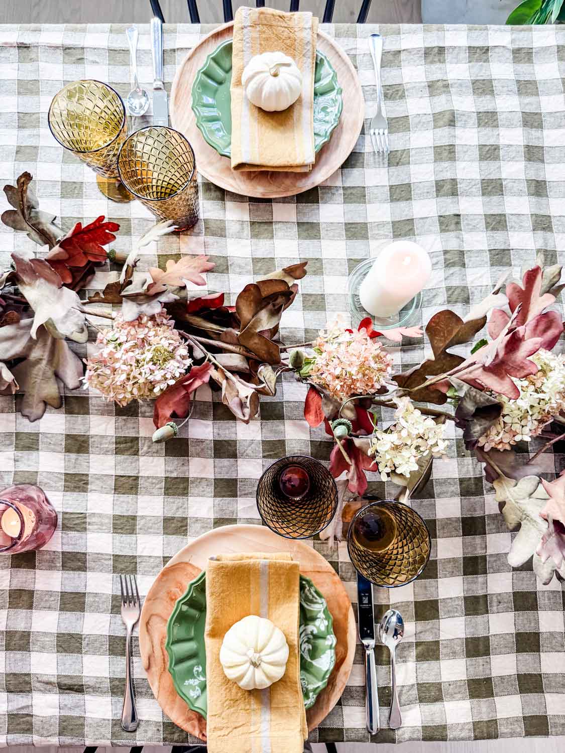 Rustic garland runs down the middle of a Thanksgiving table.