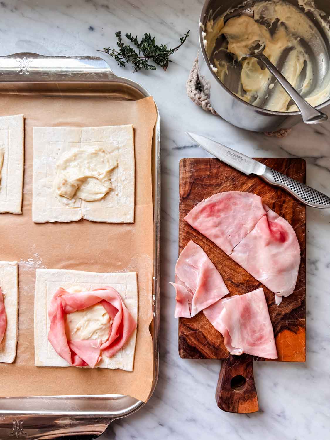 Béchamel sauce is spread in the center of the puff pastry, and French ham is wrapped around the sauce.