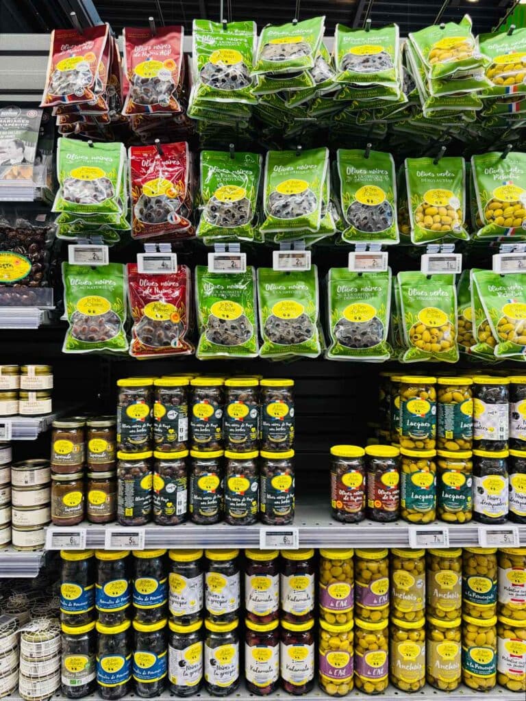 In French grocery stores you can find glass jars of olives but also bags of good olives in many different varieties.