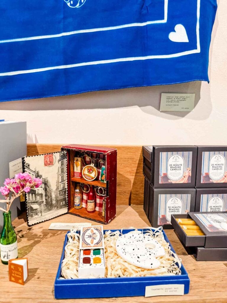 Small watercolor kits along with other small items can also be found at Messy Nessy's Cabinet in Paris.