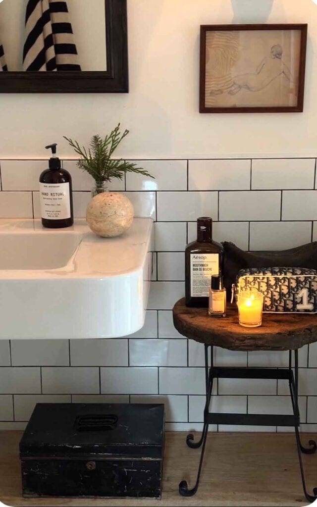 Bathroom vintage style, subway tile, striped towels, stool.