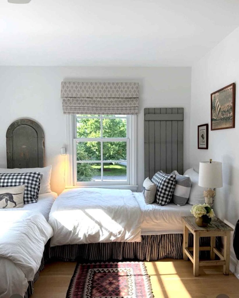 Twin guest room.