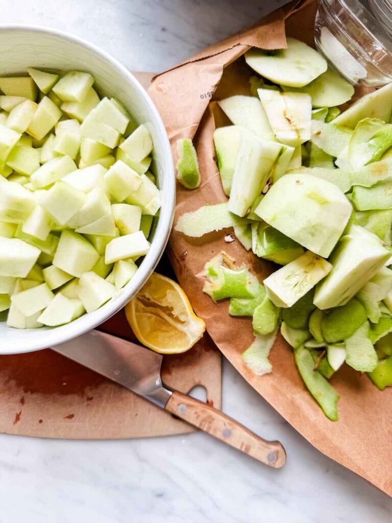 Peeled Granny Smith apples.